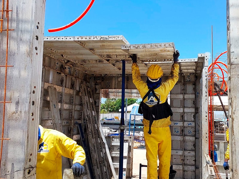 Sistema de fôrmas para parede de concreto