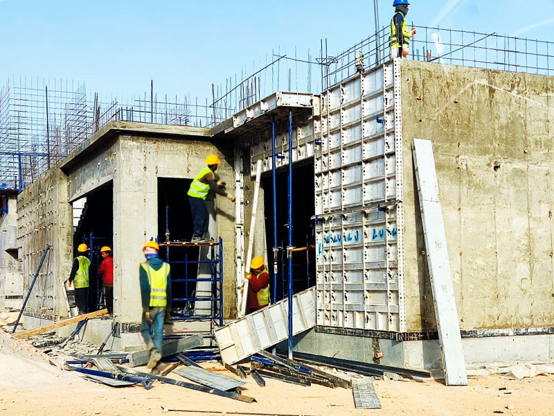 Montagem das fôrmas para parede de concreto